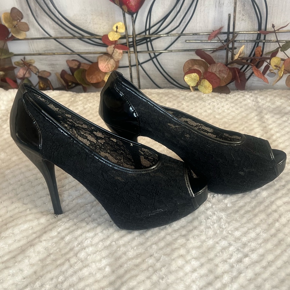 Guess | Lace Peep Toe Heels